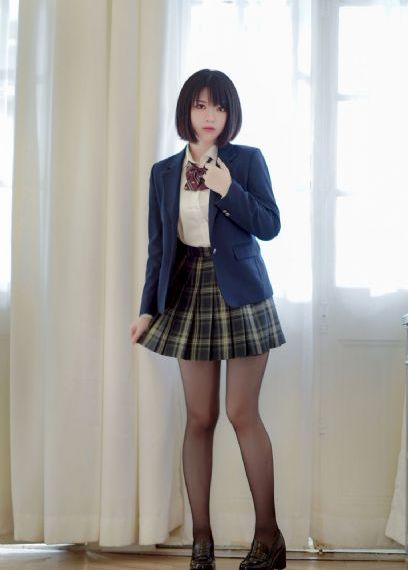 美丽小蜜桃4中英文字_720高清在线观看