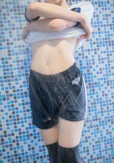 两个领导在车里吃我奶视频_720电影免费在线