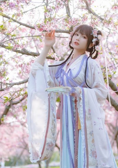 商务旅行与戴绿帽子的女老板同房_在线影院观看